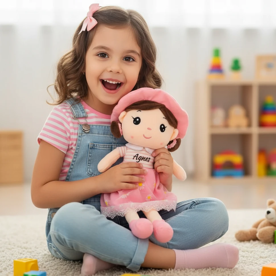 Papusa Personalizata Draguta cu Palariuta Papusa Personalizata Draguta cu Palariuta